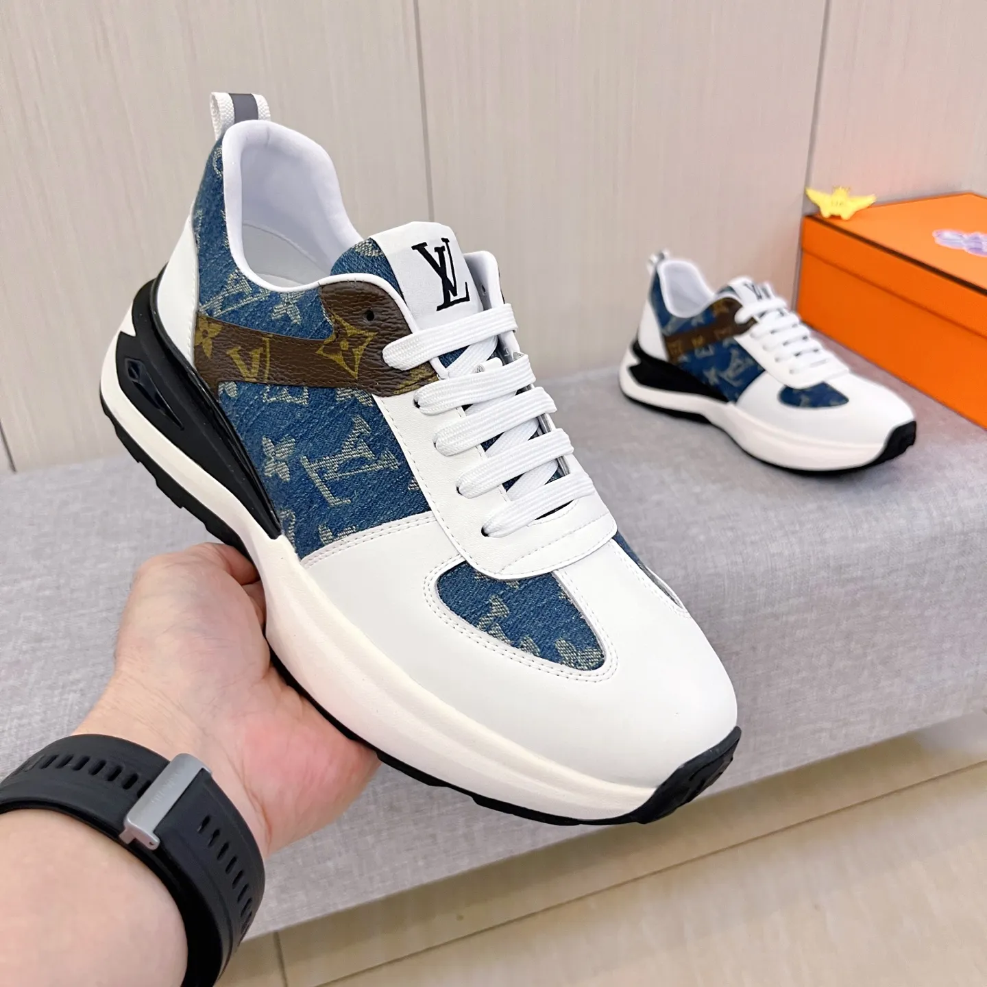 🚘🚘Factory batch 460 men's shoes💰[LV]🔥Louis Vuitton high-end men's shoes brand official website 1:1 latest masterpiece: the upper is made of Italian imported first-layer cowhide with a comfortable and breathable lining➕original non-slip and wear-resistant outsole🔥, making walking more convenient and comfortable! An exclusive new model, a stunning work, a beautiful 1:1 replica [color] compared to the official quality! Create a fashionable personality to set off your uniqueness! A must-have for trendy men! Classic 🔥Size: 38-44 Color: 🔥 2⃣️colors available🔥.
